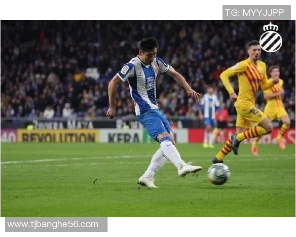 曾经西班牙足球明星的辉煌岁月与传奇故事回顾 曾经西班牙足球明星的辉煌岁月与传奇故事回顾