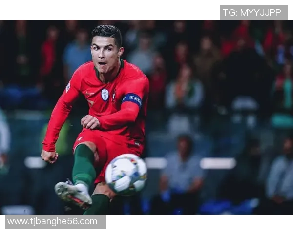 史上飞得最远的足球明星背后的传奇故事与成就揭秘